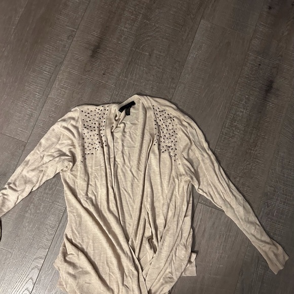 Tan sweater with brass - Picture 2 of 3